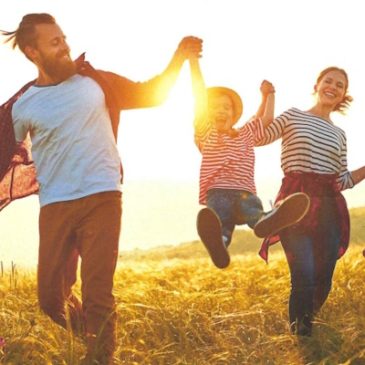 Una famiglia che abbraccia